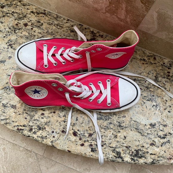 RED HIGH TOP CONVERSE - Picture 2 of 5